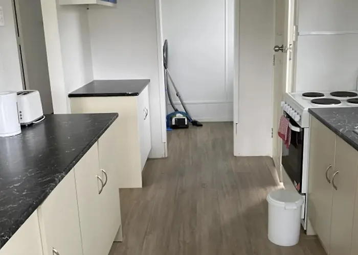 3 Bedroom, 1 Bathroom House A *